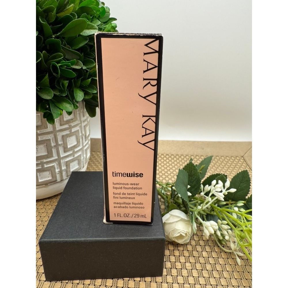 Mary Kay TimeWise Luminous-Wear Liquid Foundation Beige 1 Normal to Dry Skin 1oz